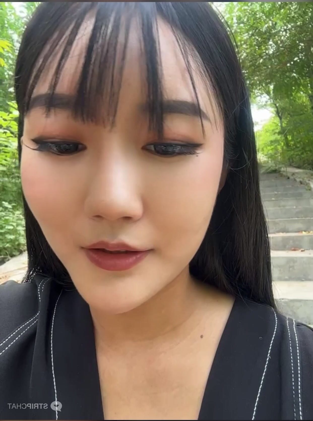 Em rau vú to khoe hàng thủ dâm trong công viên